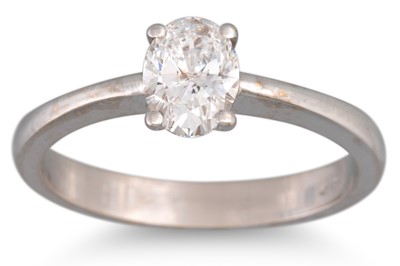 Lot 243 - AN OVAL DIAMOND SOLITAIRE RING, the oval...