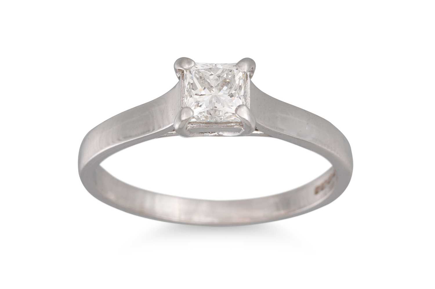 Lot 87 - A SOLITAIRE DIAMOND RING, with princess cut...