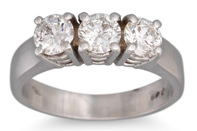 Lot 248 - A THREE STONE DIAMOND RING, the brilliant cut...