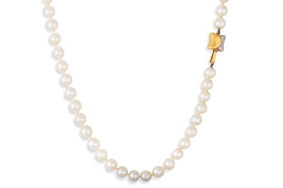 Lot 269 - A SET OF CULTURED PEARLS, to a 14ct gold clasp