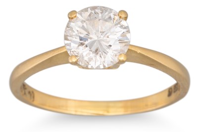 Lot 275 - A DIAMOND SOLITAIRE RING, the round brilliant...