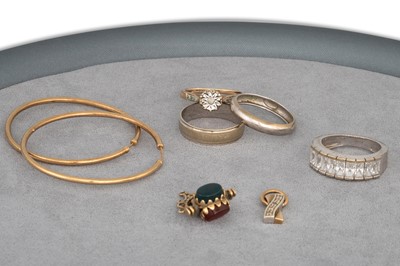 Lot 164 - A GROUP OF 9CT GOLD ITEMS, to include rings,...