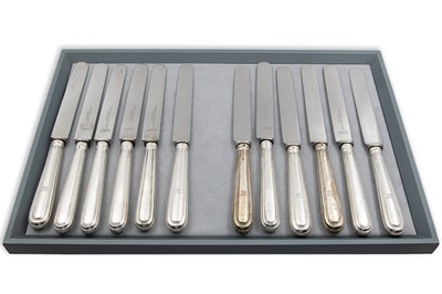 Lot 488 - A GOOD SET OF TWELVE ANTIQUE EDWARDIAN SILVER...