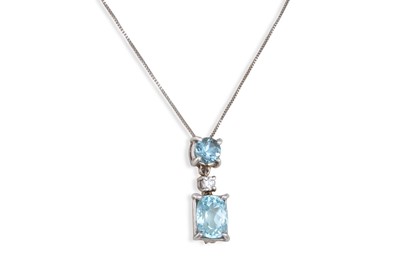 Lot 157 - AN AQUAMARINE AND DIAMOND PENDANT, set with...