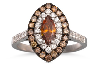 Lot 182 - A DIAMOND CLUSTER RING, the sherry coloured...