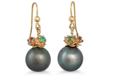 Lot 184 - A PAIR OF TAHITIAN PEARL AND EMERALD EARRINGS,...