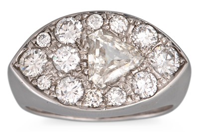 Lot 190 - A VINTAGE DIAMOND CLUSTER RING, the boat...