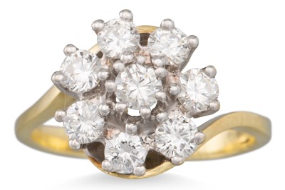 Lot 139 - A DIAMOND CLUSTER RING, the brilliant cut...