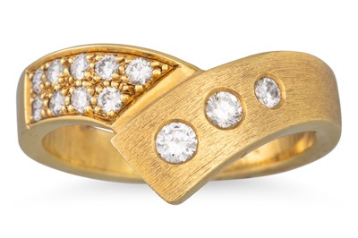 Lot 27 - A SHAPED DIAMOND RING, the brilliant cut...