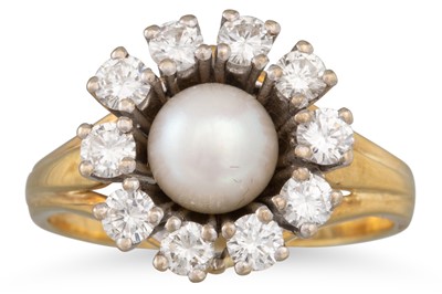 Lot 28 - A PEARL AND DIAMOND CLUSTER RING, the central...