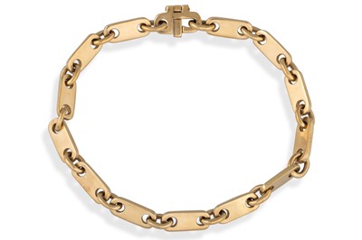 Lot 221 - A 9CT GOLD FANCY LINK BRACELET, oval flat...