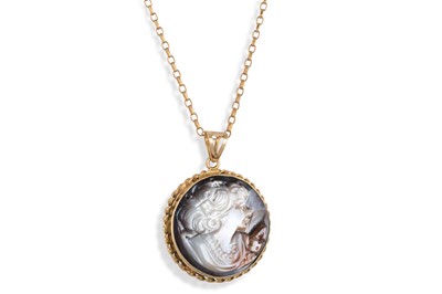 Lot 228 - A MOTHER OF PEARL CAMEO PENDANT, gold mounted...