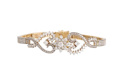 Lot 143 - A DIAMOND BRACELET, set with a cluster to the...