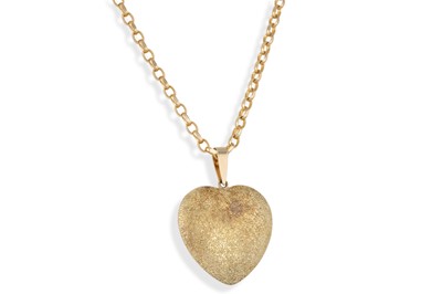 Lot 233 - A GOLD HEART SHAPED LOCKET, with chain,...