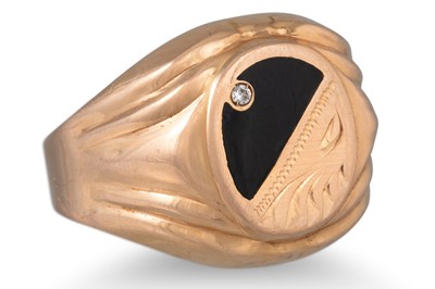 Lot 8 - A 14CT GOLD SIGNET RING, 6 g. Size Z