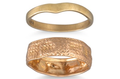 Lot 12 - TWO 9CT GOLD RINGS, 2.3 g. Sizes: H and P