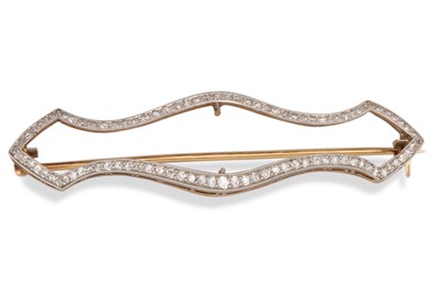 Lot 28 - AN ANTIQUE DIAMOND BROOCH, shaped form,...