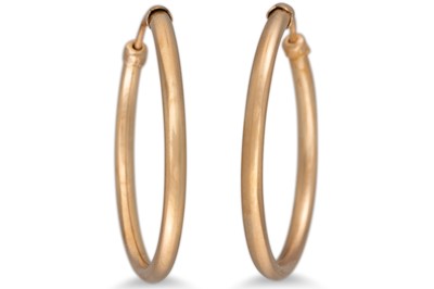 Lot 36 - A PAIR OF 9CT GOLD HOOP EARRINGS, 1 g.