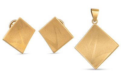 Lot 41 - A PAIR OF 18CT GOLD EARRINGS, of abstract...