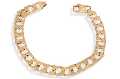 Lot 44 - A 9CT GOLD GENT'S FLAT CURB LINK BRACELET, 14 g.