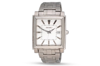 Lot 46 - A GENT'S STAINLESS STEEL SEIKO WRISTWATCH,...