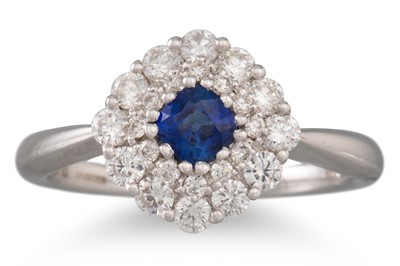 Lot 346 - A SAPPHIRE AND DIAMOND CLUSTER RING, the...