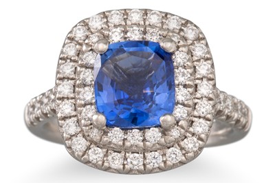 Lot 347 - A SAPPHIRE AND DIAMOND CLUSTER RING, the...