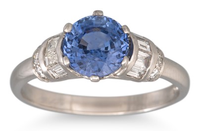 Lot 356 - A SAPPHIRE AND DIAMOND RING, the circular...