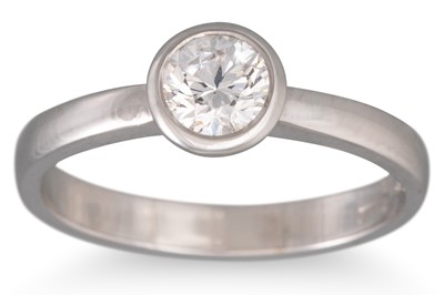 Lot 357 - A DIAMOND SOLITAIRE RING, the brilliant cut...