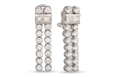 Lot 82 - A PAIR OF CHANDELIER DIAMOND DROP EARRINGS,...