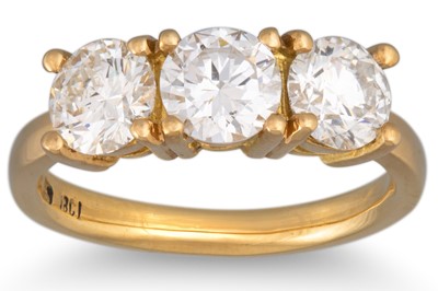 Lot 201 - A THREE STONE DIAMOND RING, the brilliant cut...