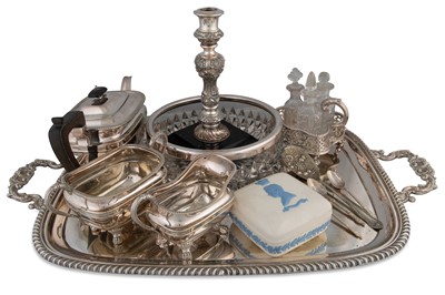 Lot 386 - A LARGE COLLECTION OF SILVER PLATED TABLEWARE,...