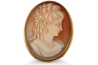 Lot 236 - A SHELL CAMEO BROOCH, mounted in 18ct gold