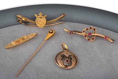 Lot 211 - VARIOUS GOLD BROOCHES, together with a pendant...