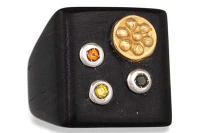 Lot 38 - A CITRINE, PERIDOT AND SAPPHIRE RING, to a...