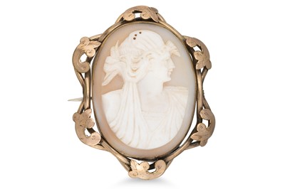 Lot 118 - AN ANTIQUE CAMEO BROOCH