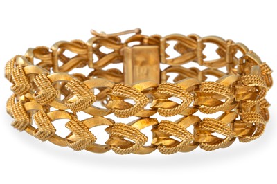 Lot 118 - A MID CENTURY ARGENTINIAN GOLD BRACELET,...