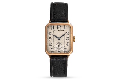 Lot 172 - A VINTAGE 9CT GOLD WRISTWATCH, Arabic numerals...