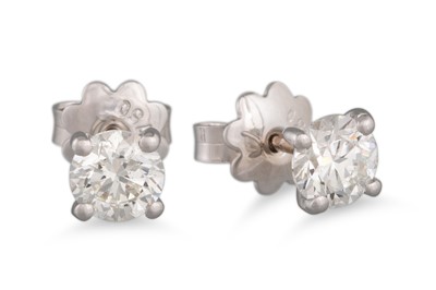 Lot 140 - PAIR OF DIAMOND STUD EARRINGS, the brilliant...