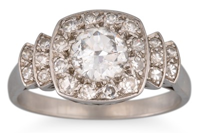 Lot 233 - A VINTAGE DIAMOND CLUSTER RING, mounted in...