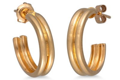 Lot 30 - A PAIR OF 9CT GOLD HALF HOOP EARRINGS, 2.9 g.