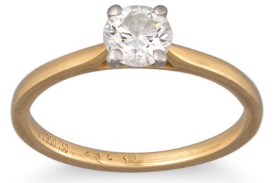 Lot 136 - A DIAMOND SOLITAIRE RING, the round brilliant...