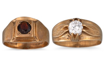 Lot 115 - TWO 9CT GOLD DRESS RINGS, 8.8 g.