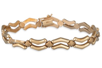 Lot 2 - A 9CT YELLOW GOLD BRACELET, 9.9 g.