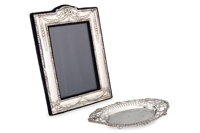 Lot 401 - A MODERN SILVER PHOTO FRAME, in style of Adams,...