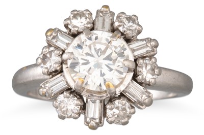 Lot 265 - A VINTAGE DIAMOND CLUSTER RING, the brilliant...