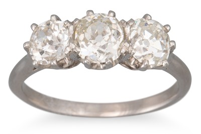 Lot 270 - A THREE STONE DIAMOND RING, the old cut...