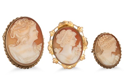 Lot 287 - THREE CAMEO BROOCHES, gold framed