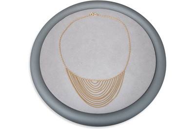 Lot 290 - A 14CT GOLD NECKLACE, with swag design, 9 g.