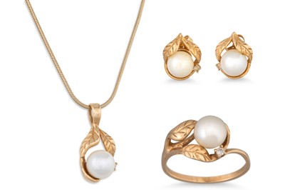 Lot 94 - A SUITE OF 14CT GOLD AND CULTURED PEARL...